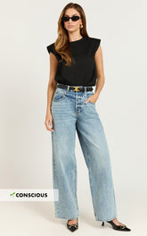 Amalie The Label - Herrera Low Rise Wide Leg Denim Jeans in Mid Blue Wash