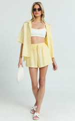 Ramona Top - Linen Short Sleeve Shirt in Lemon