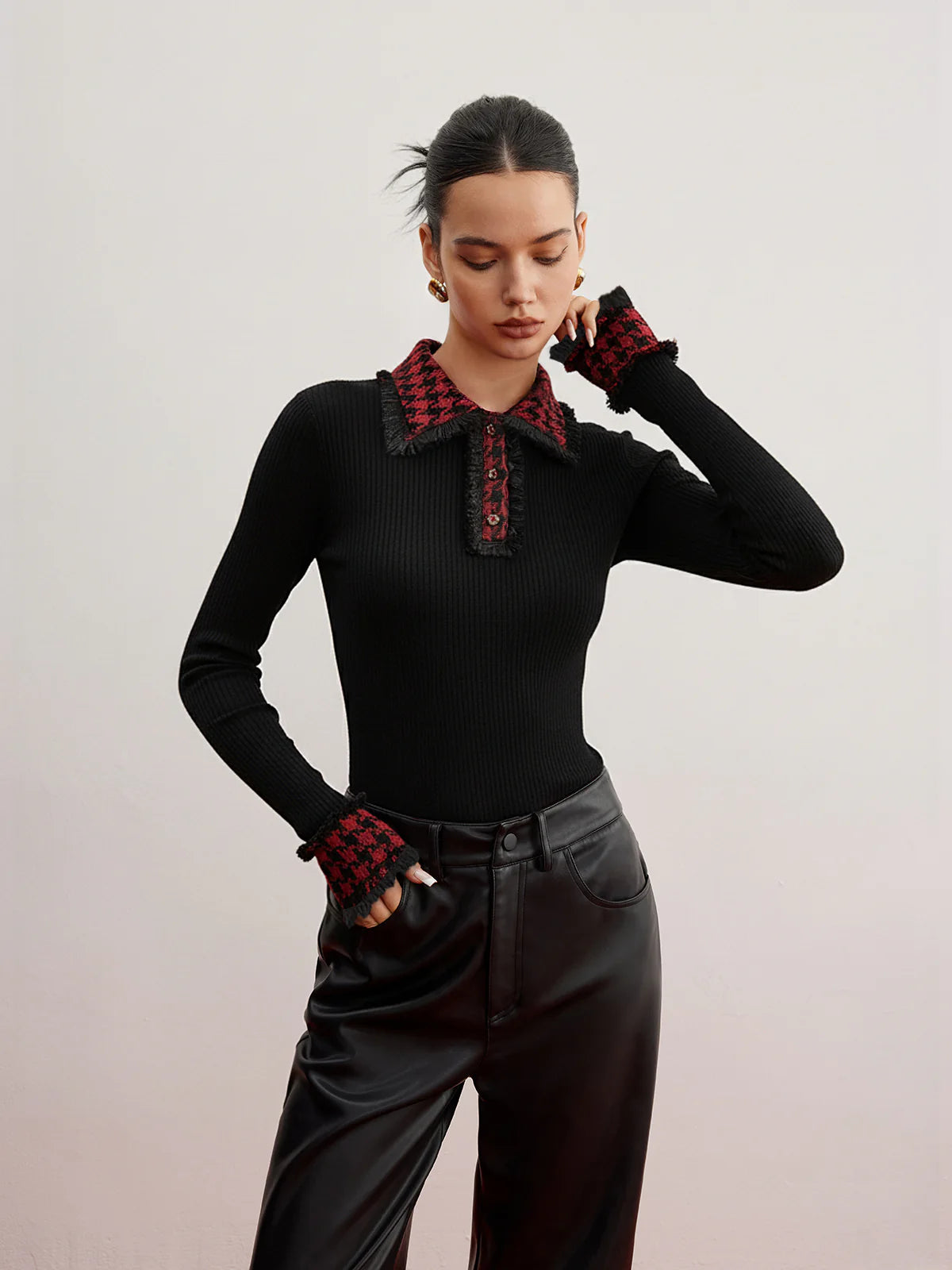 Contrast Checkered Collar Ribbed Knit Top